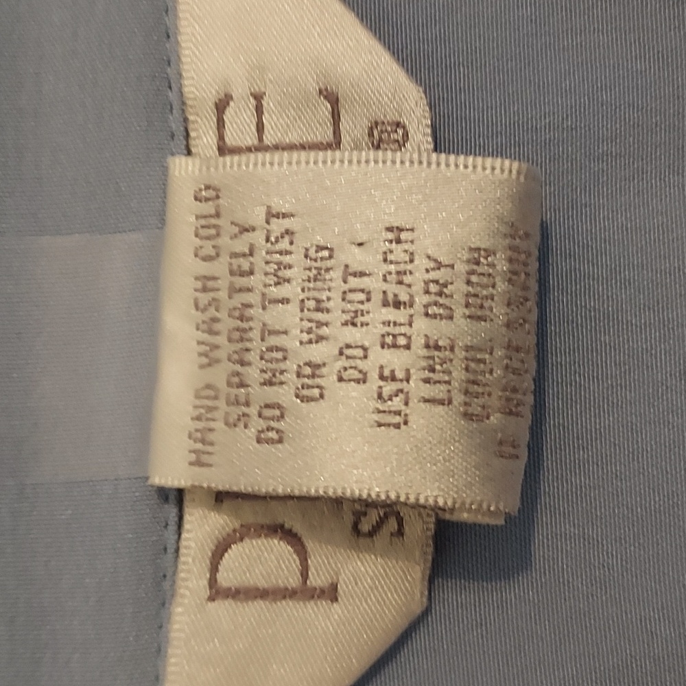 Petite Sophisticate Light Blue Womens Shirt 100% SILK - Picture 7 of 7